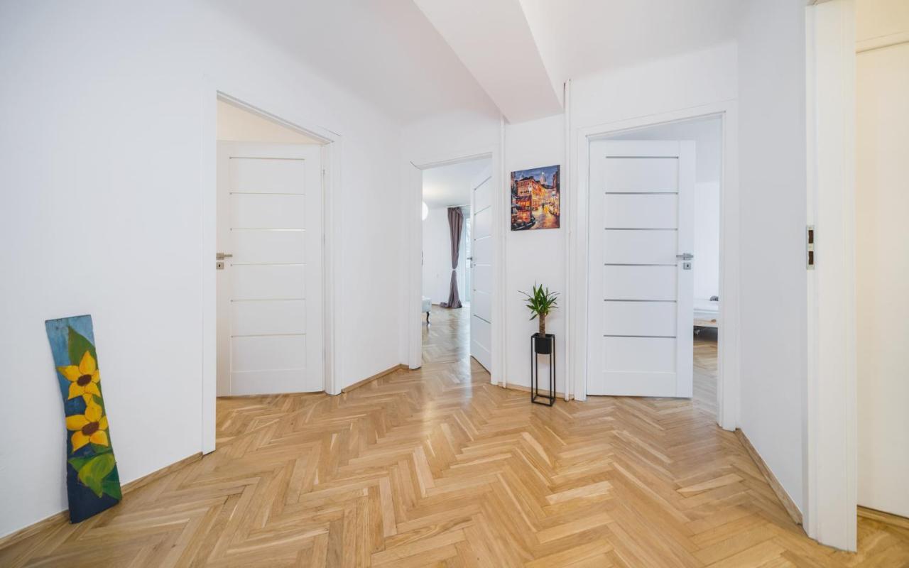 Sunshine Parkside Hideaway - 3 Bedroom - By Upstairs Kraków Exteriör bild