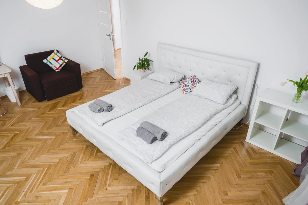 Sunshine Parkside Hideaway - 3 Bedroom - By Upstairs Kraków Exteriör bild