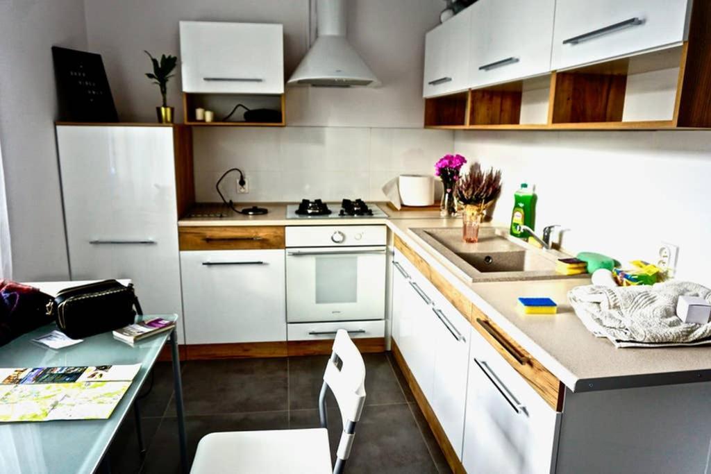 Sunshine Parkside Hideaway - 3 Bedroom - By Upstairs Kraków Exteriör bild