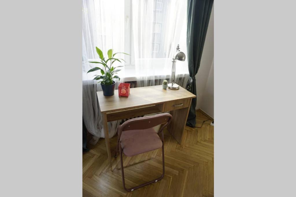 Sunshine Parkside Hideaway - 3 Bedroom - By Upstairs Kraków Exteriör bild